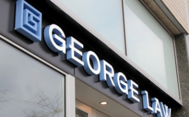 高端專賣店無(wú)邊發(fā)光字門頭招牌